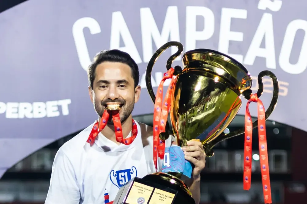 Bahia renova contrato de Éverton Ribeiro e garante liderança no meio-campo