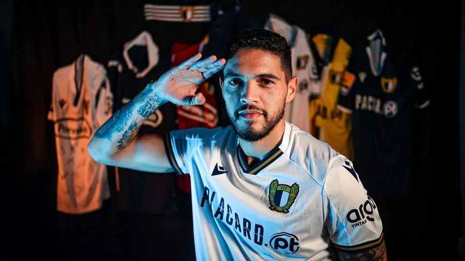 Vitória está acertando a contratação do zagueiro Riccieli