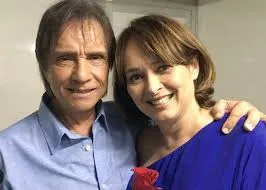 Ex-mulher de Roberto Carlos defende o rei após polêmica em show