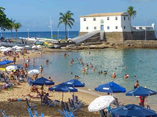 “Se o Paraíso Existe, Ele Fica em Salvador: Veja as 10 Praias Que Estão Dominando o Verão”