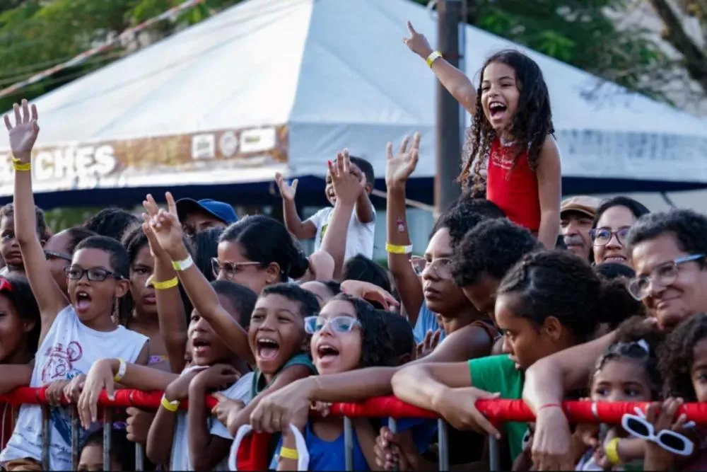 Natal Solidário da PMBA leva alegria às crianças e famílias