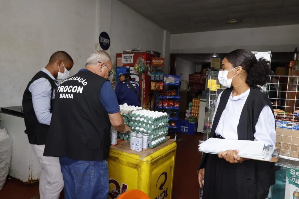 Operação conjunta reforça combate ao comércio de bebidas alcoólicas irregulares em Salvador