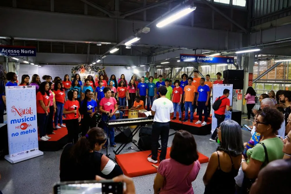 Coral do Neojiba encanta o público da Estação Rodoviária do Metrô, com o Natal Musical