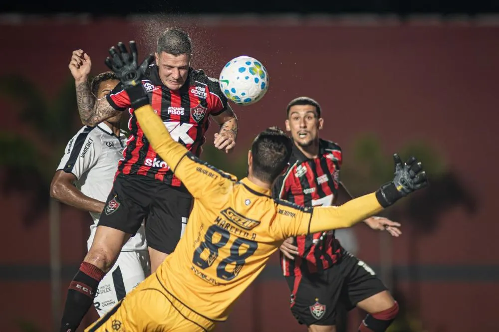 Deu Leão no Barradão! Vitória estreia no Brasileirão vencendo o Remo