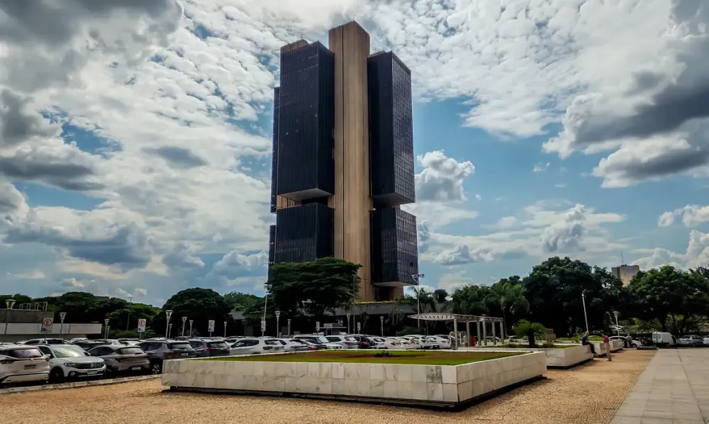 BC mantém juros básicos em 15% ao ano pela quinta vez seguida