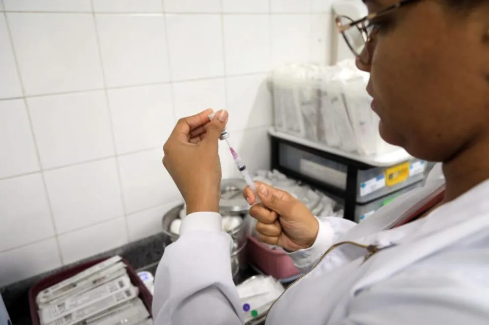 Secretaria da Saúde de Salvador destaca importância da vacinação antes do Carnaval