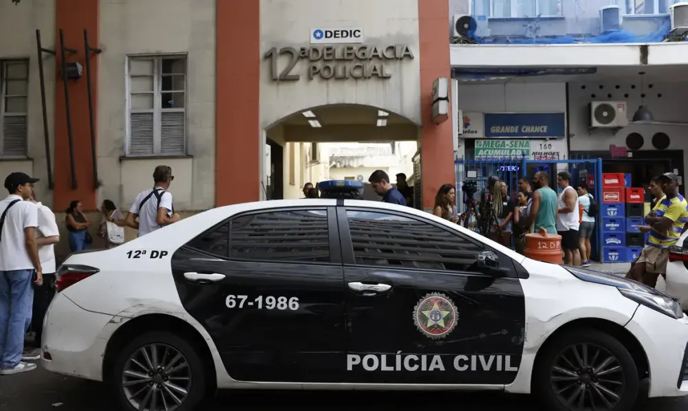 Quarto foragido por estupro coletivo de adolescente no Rio se entrega