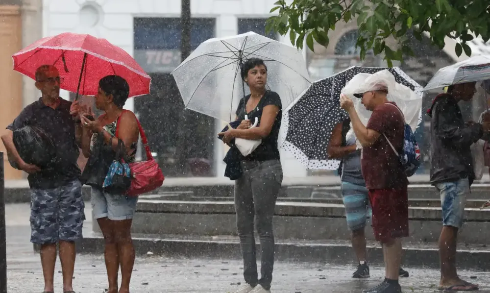 O Instituto Nacional de Meteorologia emitiu alertas de perigo para chuvas intensas no Norte e parte do Nordeste, e de perigo potencial para temporais no Sul e áreas do Centro-Oeste. Segundo o instituto, a Região Norte tem previsão de chuva intensa na forma de pancada de chuva. No Nordeste, a previs