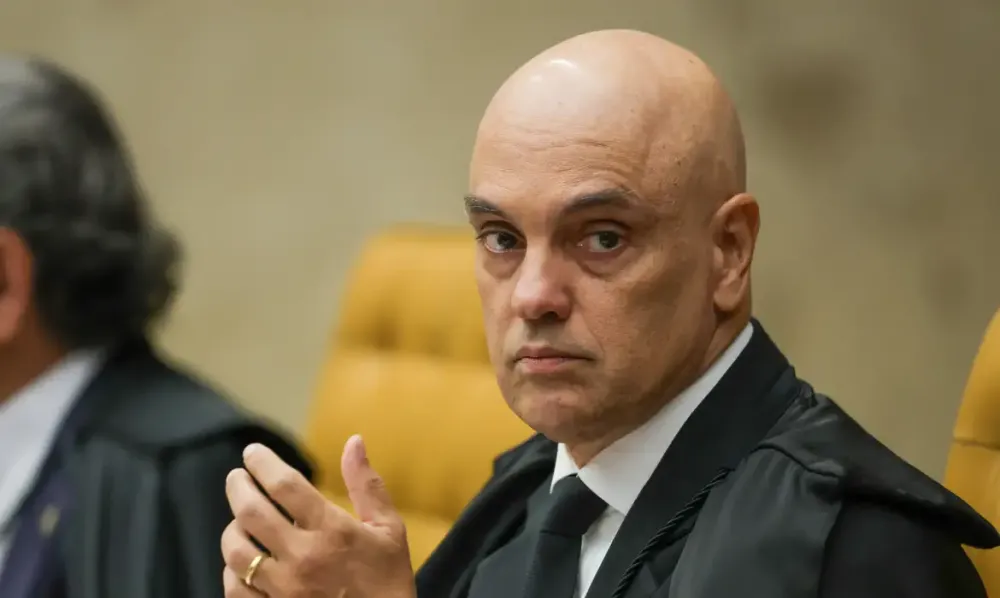 Ministro do STF anula decisão da Câmara que manteve mandato de Zambelli