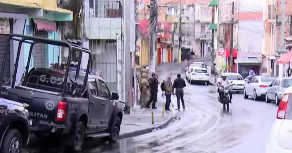 “Forças de Segurança Deflagram Operação contra Núcleo do Comando Vermelho em Salvador e Região Metropolitana”