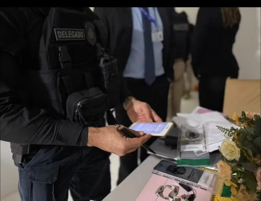 Operação Sintonia de Gravata mira atuação de facções criminosas e cumpre 22 mandados na Bahia.