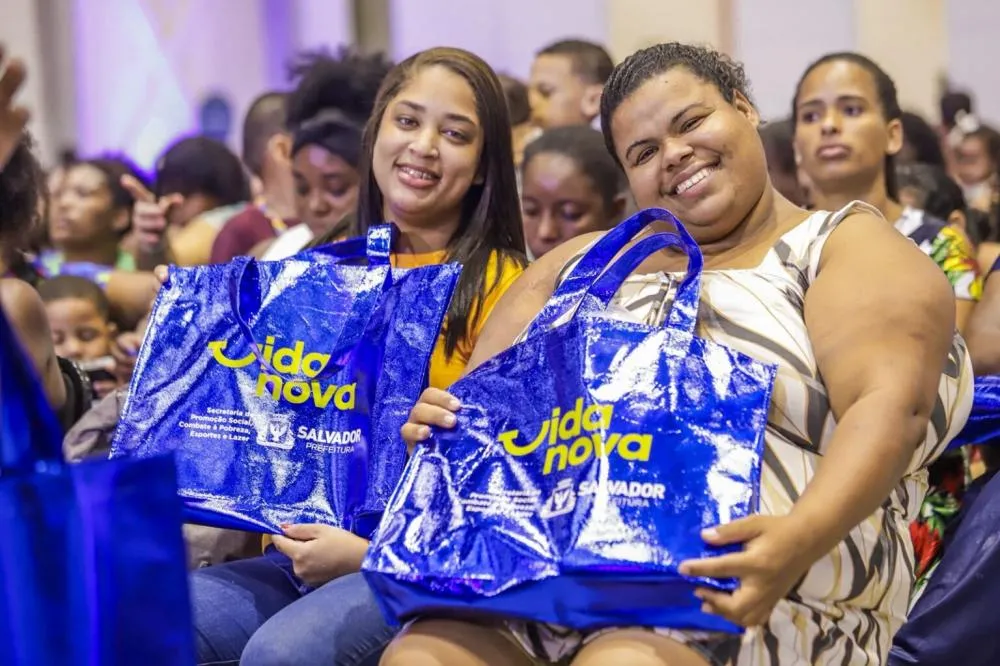 Prefeitura de Salvador amplia ações do programa Vida Nova com a distribuição de 3.180 cartões de Auxílio-Alimentação