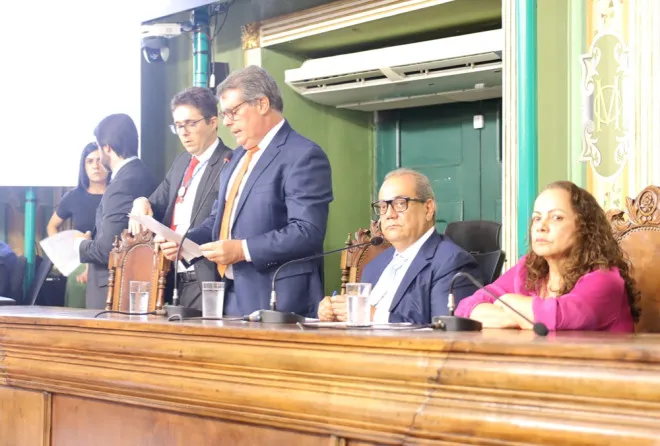 Carlos Muniz marca reunião do Colégio de Líderes para quarta-feira (23)