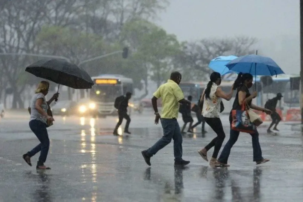 Tempestades com granizo e ventos fortes colocam mais de 30 cidades baianas em alerta