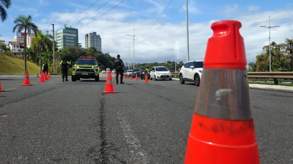 Super blitz na BR-324 com ações educativas marca Semana Nacional de Trânsito em Salvador