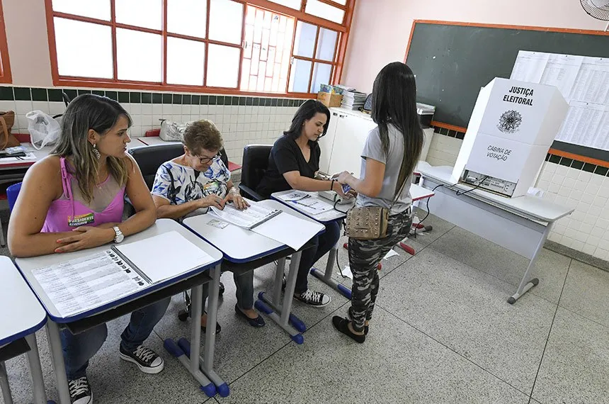Brasil terá quase 2 milhões de mesários nas eleições de 2026 Fonte: Agência Senado