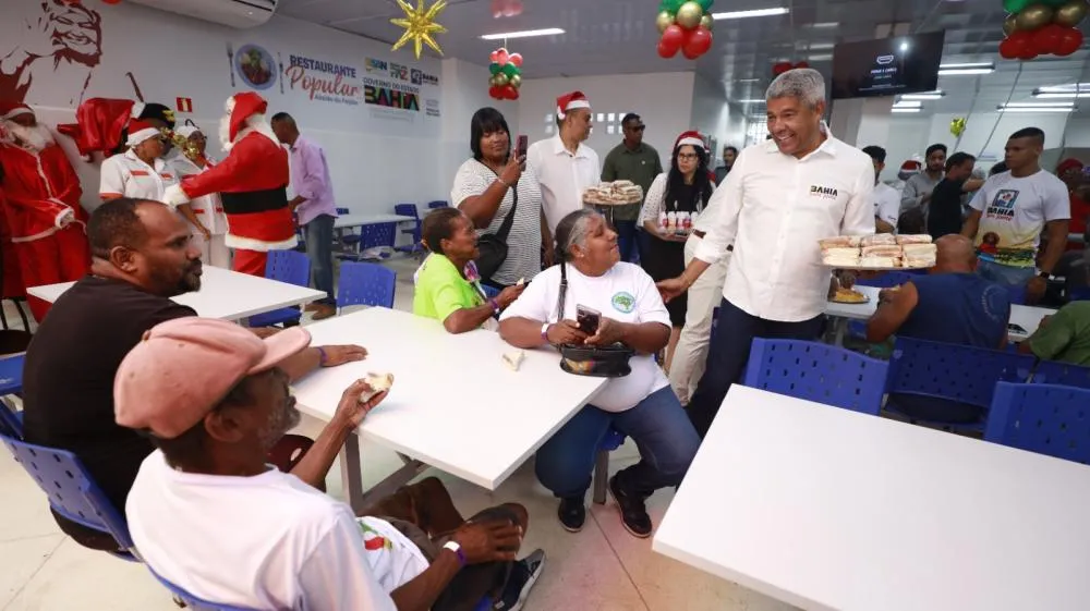 Governador Jerônimo Rodrigues participa do Natal Mais Social com cardápio especial no Restaurante Popular da Liberdade