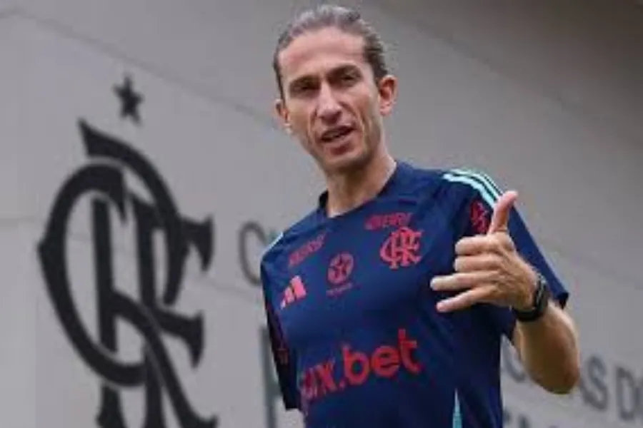 Acabou a novela! Filipe Luís renova até 2027